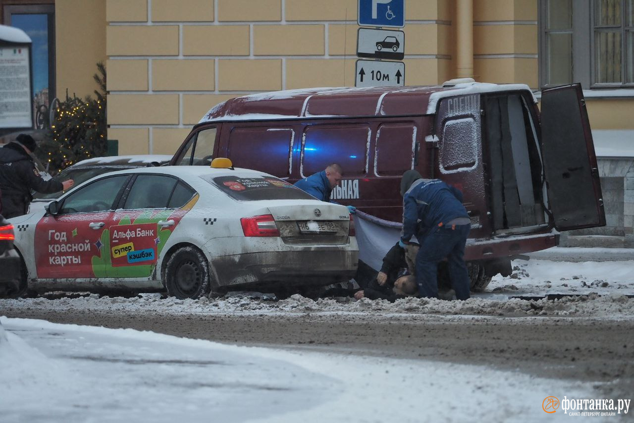 На площади Ломоносова из такси вытащили труп мужчины | 12.12.2023 | Санкт- Петербург - БезФормата