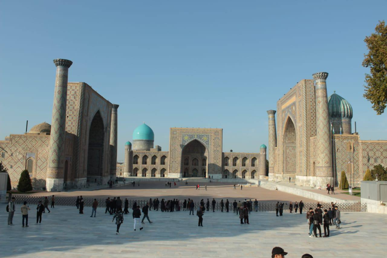 На фото — центральная площадь Самарканда — Регистан