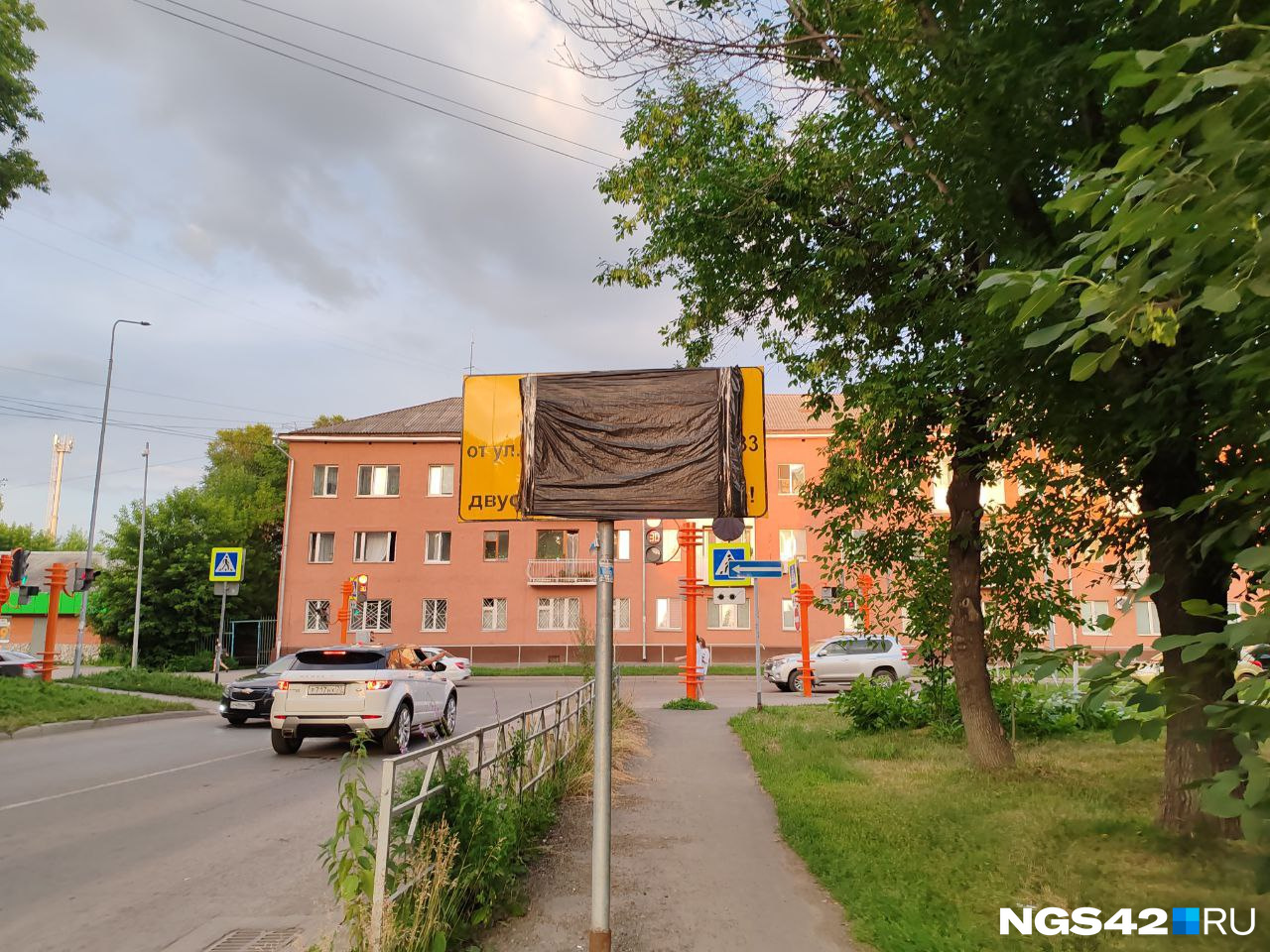Кемеровчане заметили новые дорожные знаки на Мичурина. Узнали у властей, станет ли улица двухсторонней