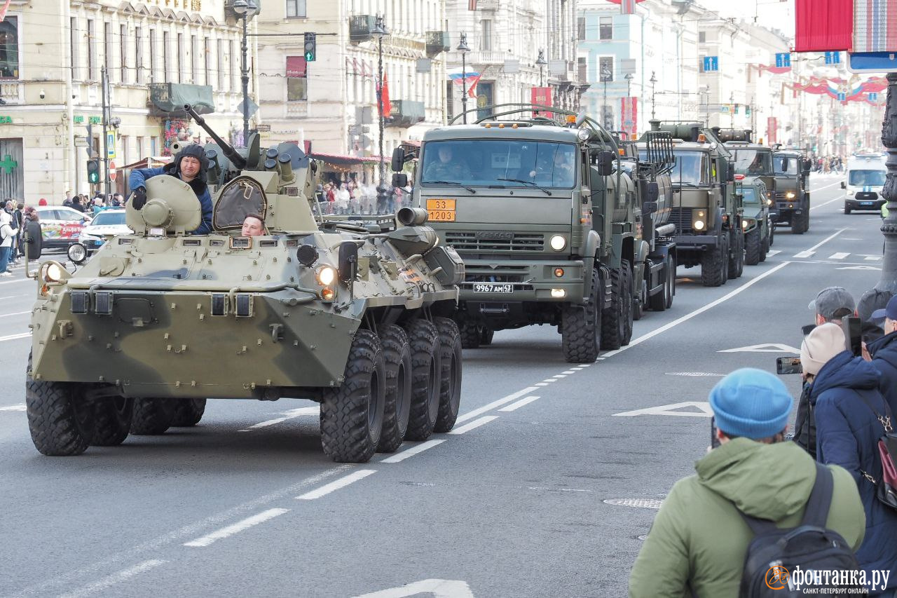 Военная техника на Невском проспекте в Петербурге - 8 мая 2024 - ФОНТАНКА.ру