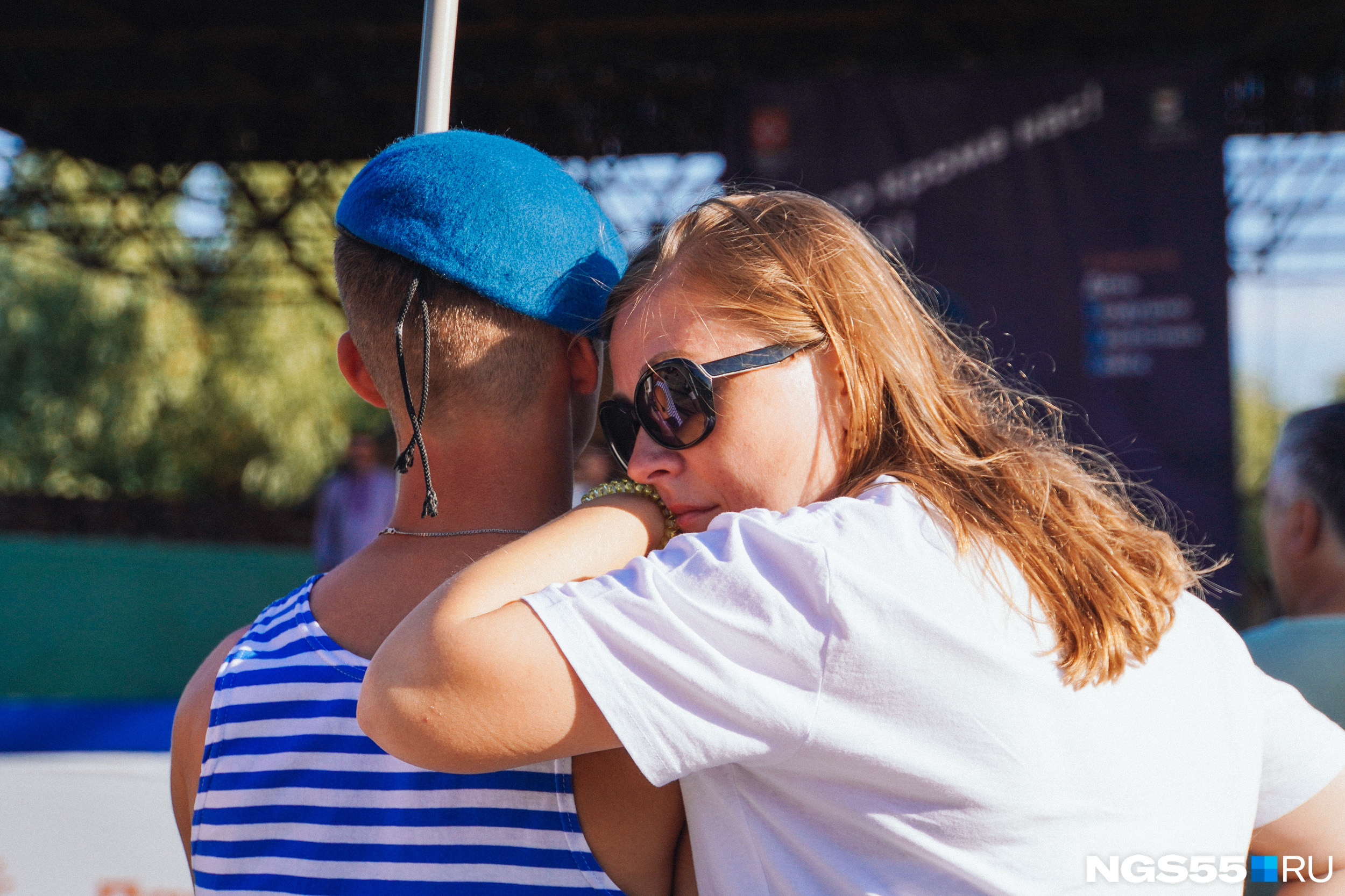 У сильного плеча можно почувствовать себя слабой У сильного плеча можно почувствовать себя слабой