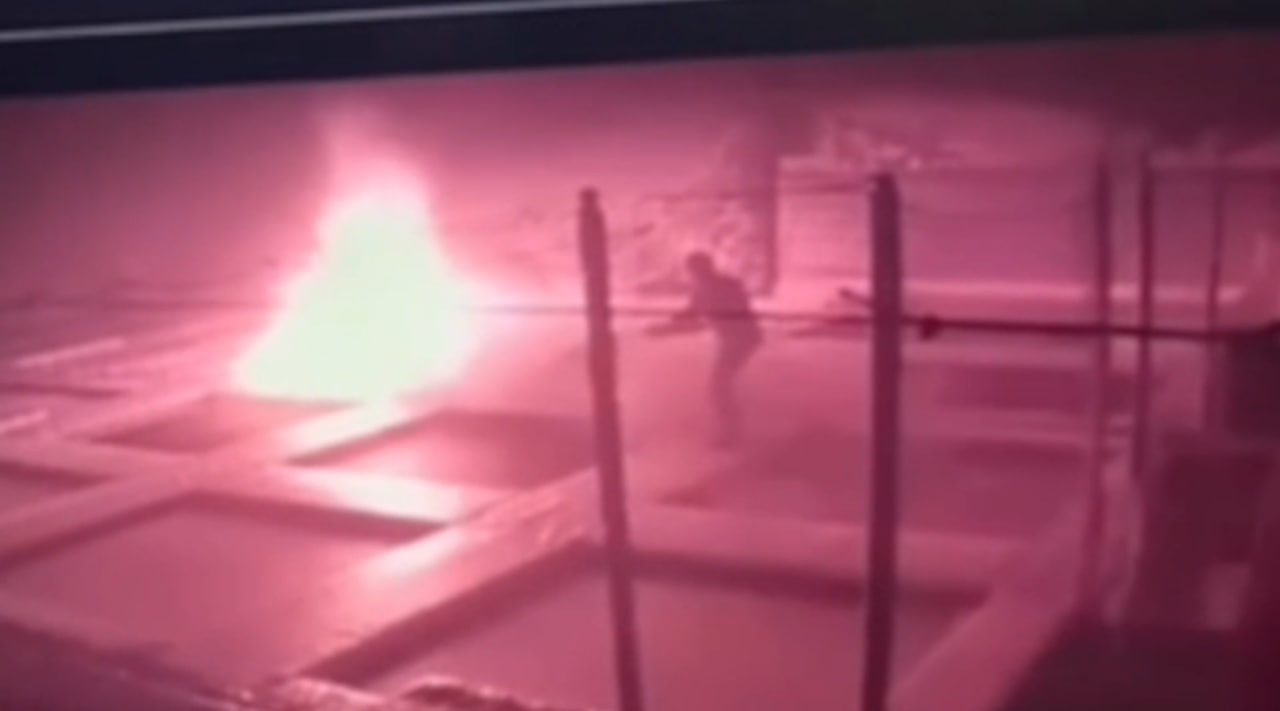 Начало пожара в батутном центре «Зона гравитации» в Чите попало на видео