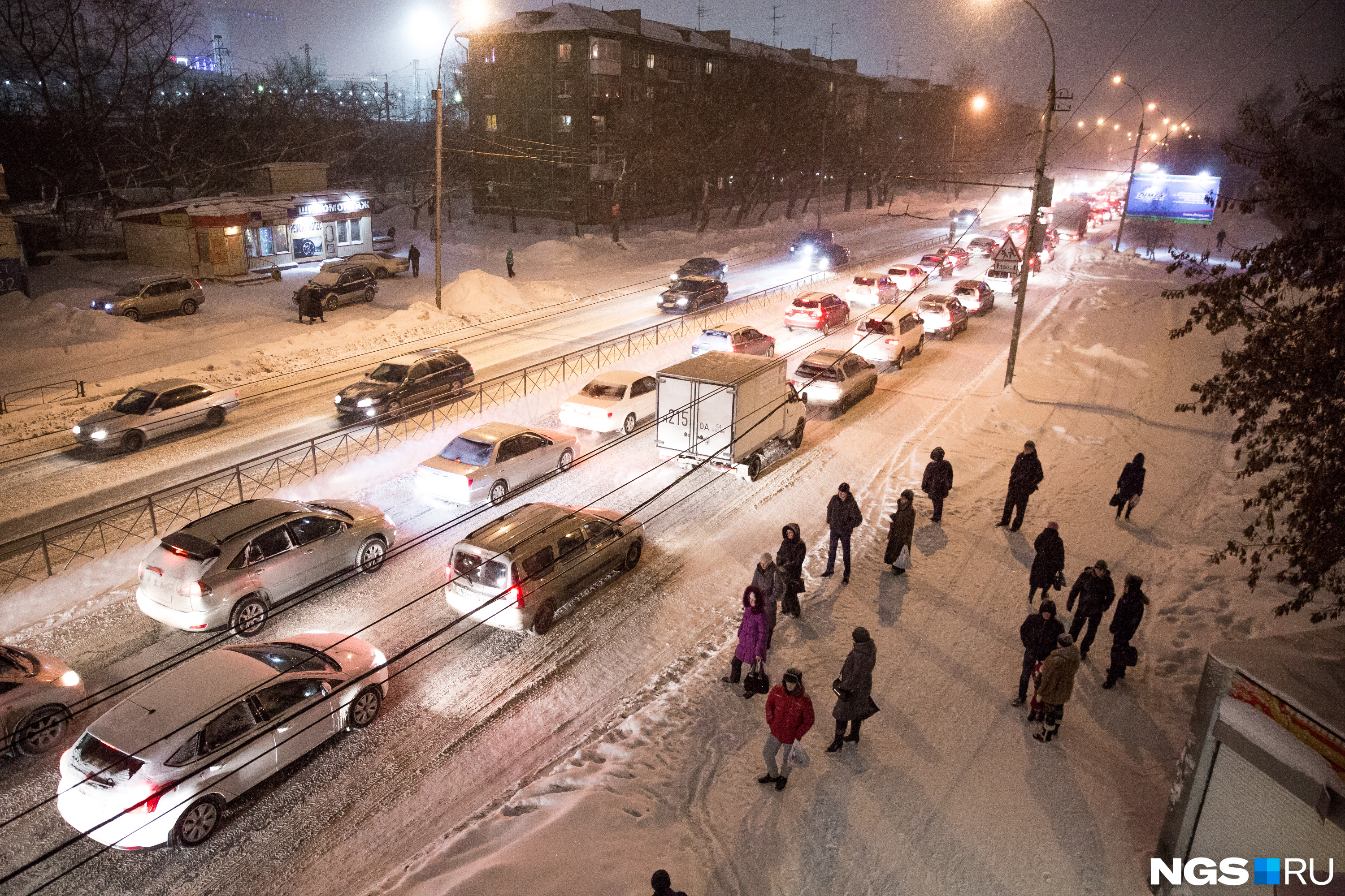 фотосессия в тумане летом. там были до утра. девушка в окне восход. девушка в тумане. девушка у реки.