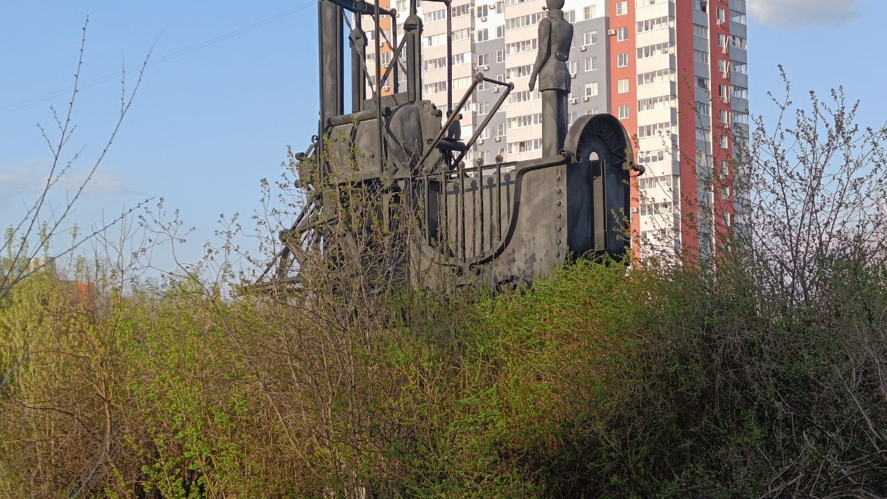 В Тольятти облагородят сквер на улице Революционной, где стоят фигуры «История транспорта»