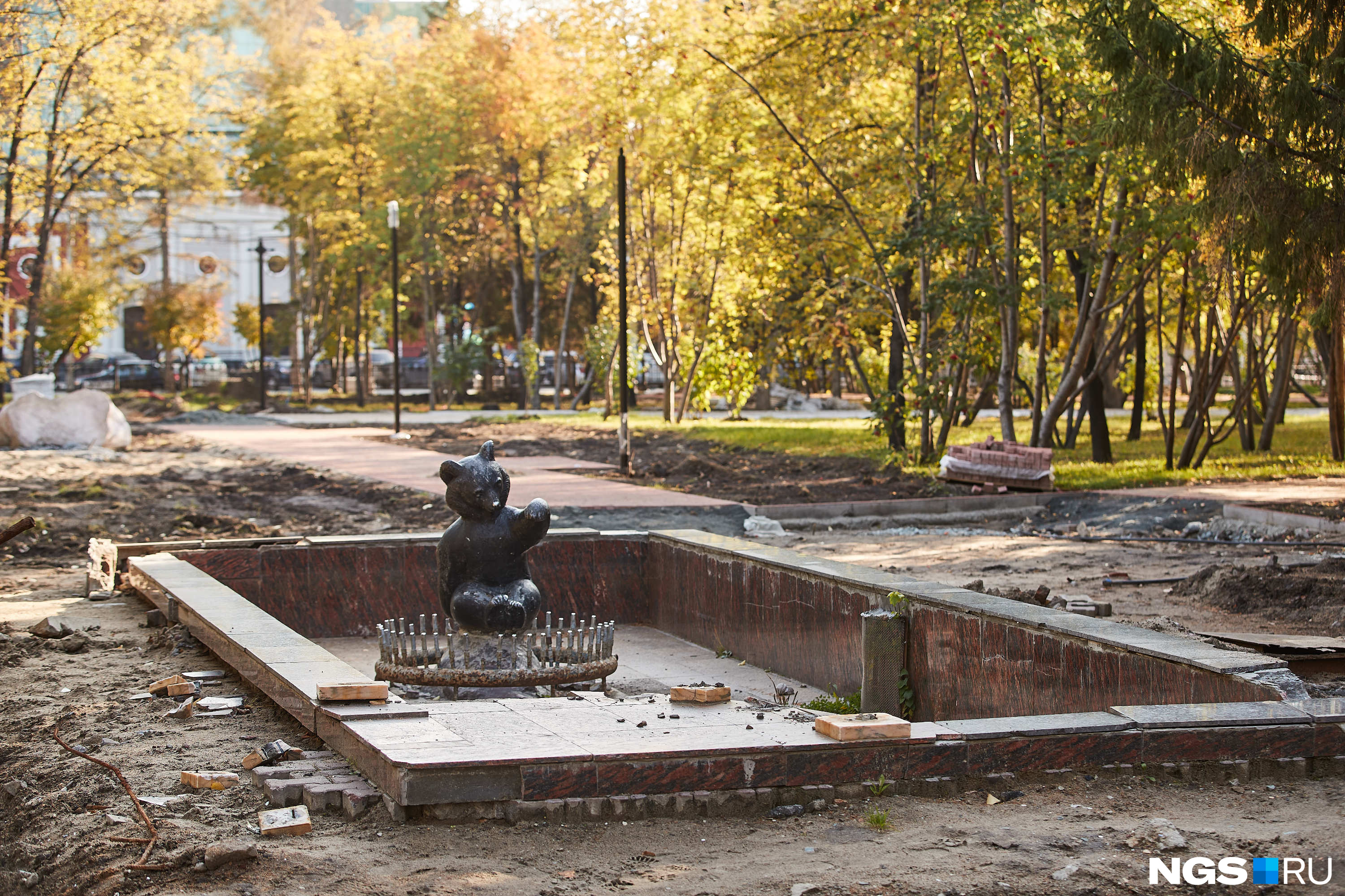 Фонтан «Мишка» <a href="https://ngs.ru/text/gorod/2023/09/17/72716345/" class="_" target="_blank">обновят</a> за 8,9 миллиона рублей. Подрядчик должен заменить все чаши, системы водоснабжения, подсветку фонтана и другое Фонтан «Мишка» <a href="https://ngs.ru/text/gorod/2023/09/17/72716345/" class="_" target="_blank">обновят</a> за 8,9 миллиона рублей. Подрядчик должен заменить все чаши, системы водоснабжения, подсветку фонтана и другое