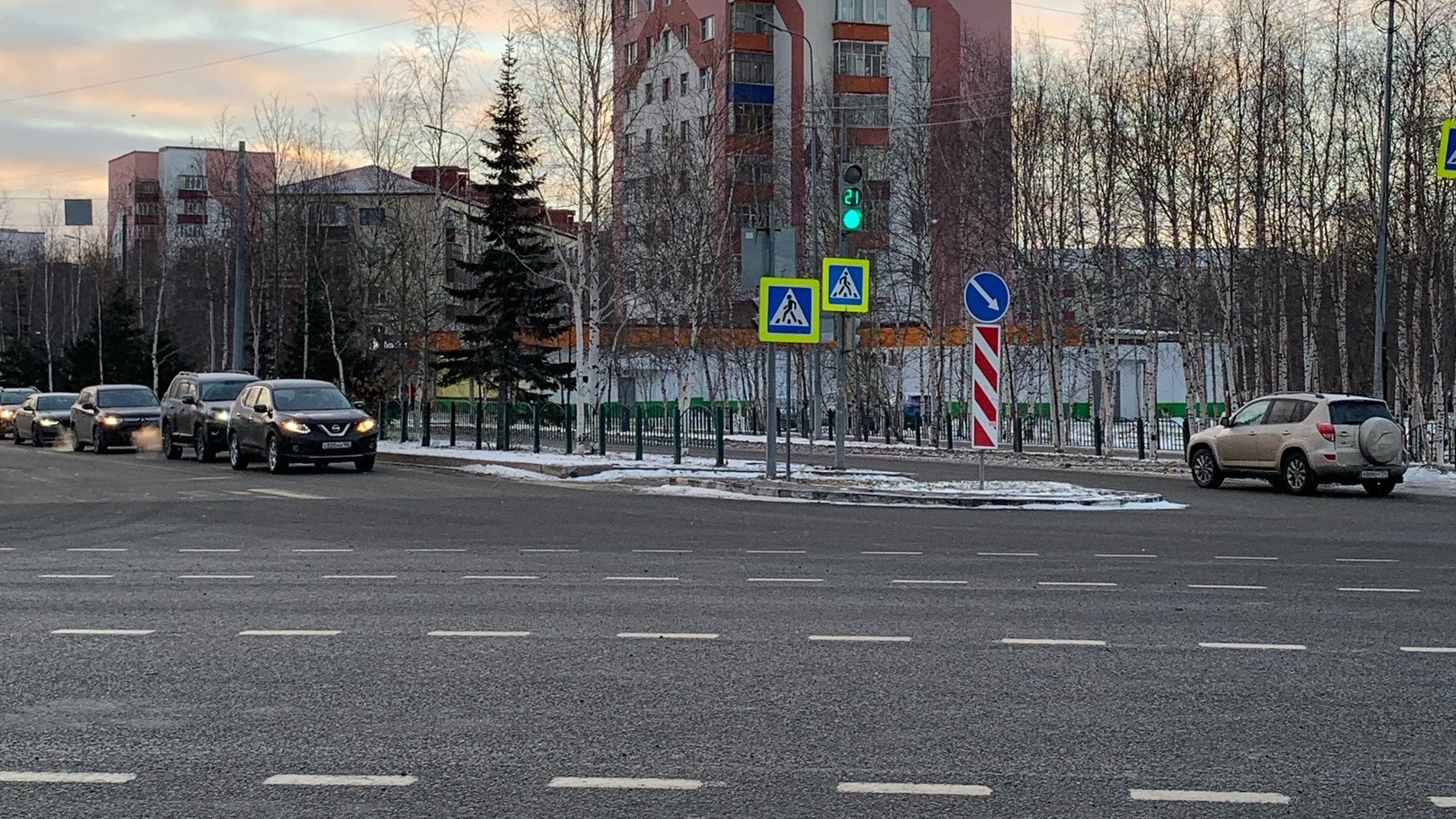 В Сургуте открыли движение на улице Привокзальной. Проезжая часть стала шире в два раза