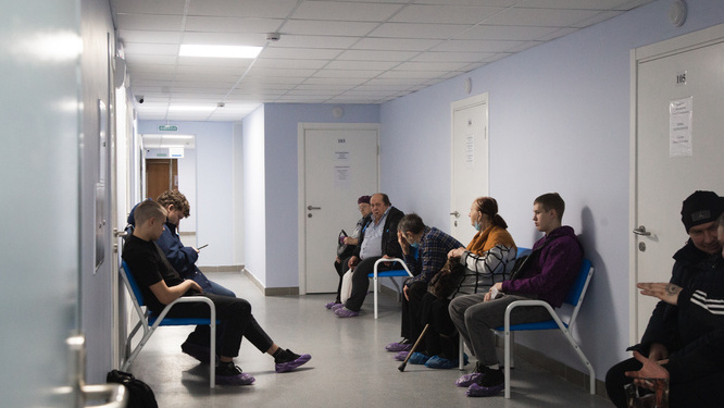 Поликлиники Челябинска будут принимать пациентов в праздники (попасть можно даже к узким специалистам)
