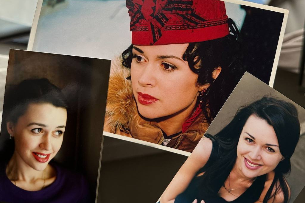 Дочь Анастасии Заворотнюк поделилась архивными фотографиями мамы
