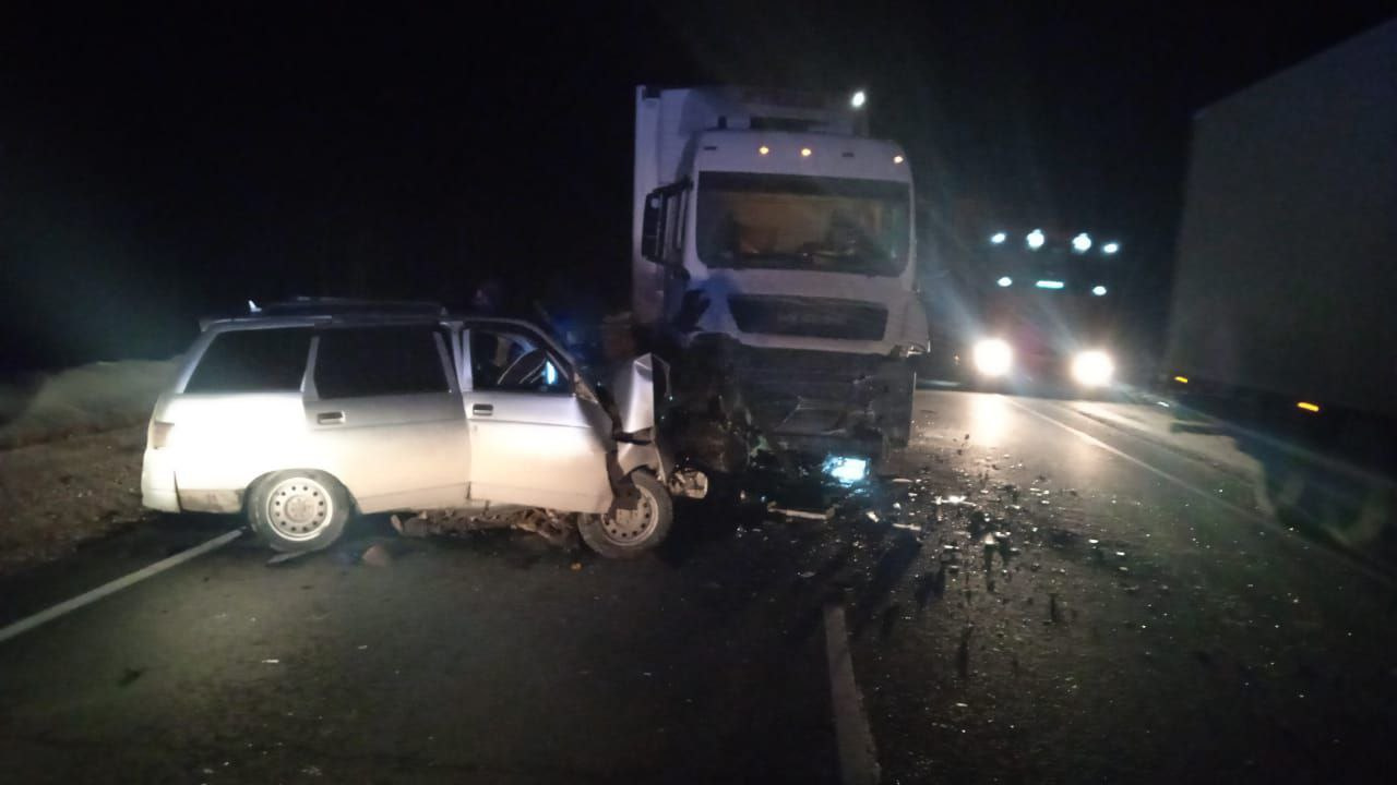 Водитель ВАЗ погиб при столкновении с грузовиком Man под Новосибирском