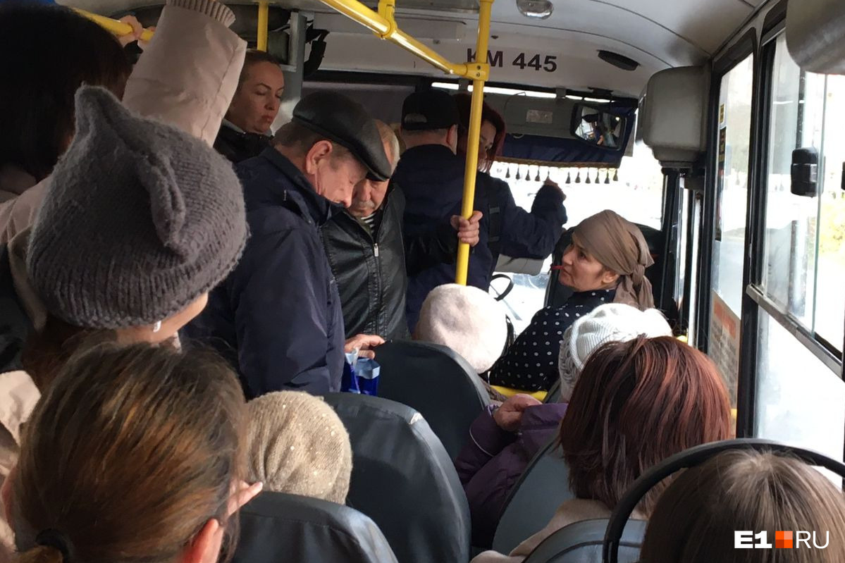 «Кондуктор хотел подхалтурить». В Екатеринбурге пассажирам автобуса выдали липовые билеты
