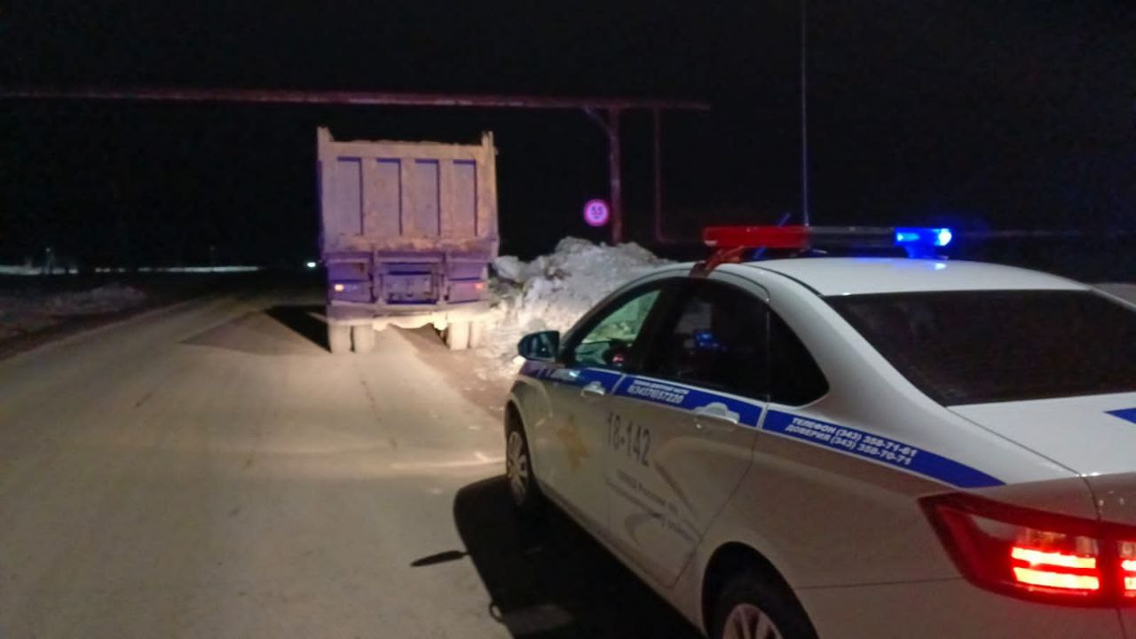 На Урале пьяный водитель без прав сел за руль грузовика. Ему грозит тюрьма