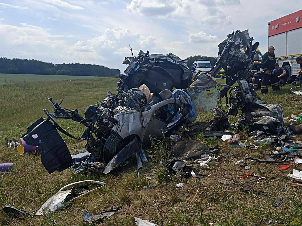 Фото смертельного ДТП с грузовиком на трассе в Омской области - 26 июля  2023 - ФОНТАНКА.ру