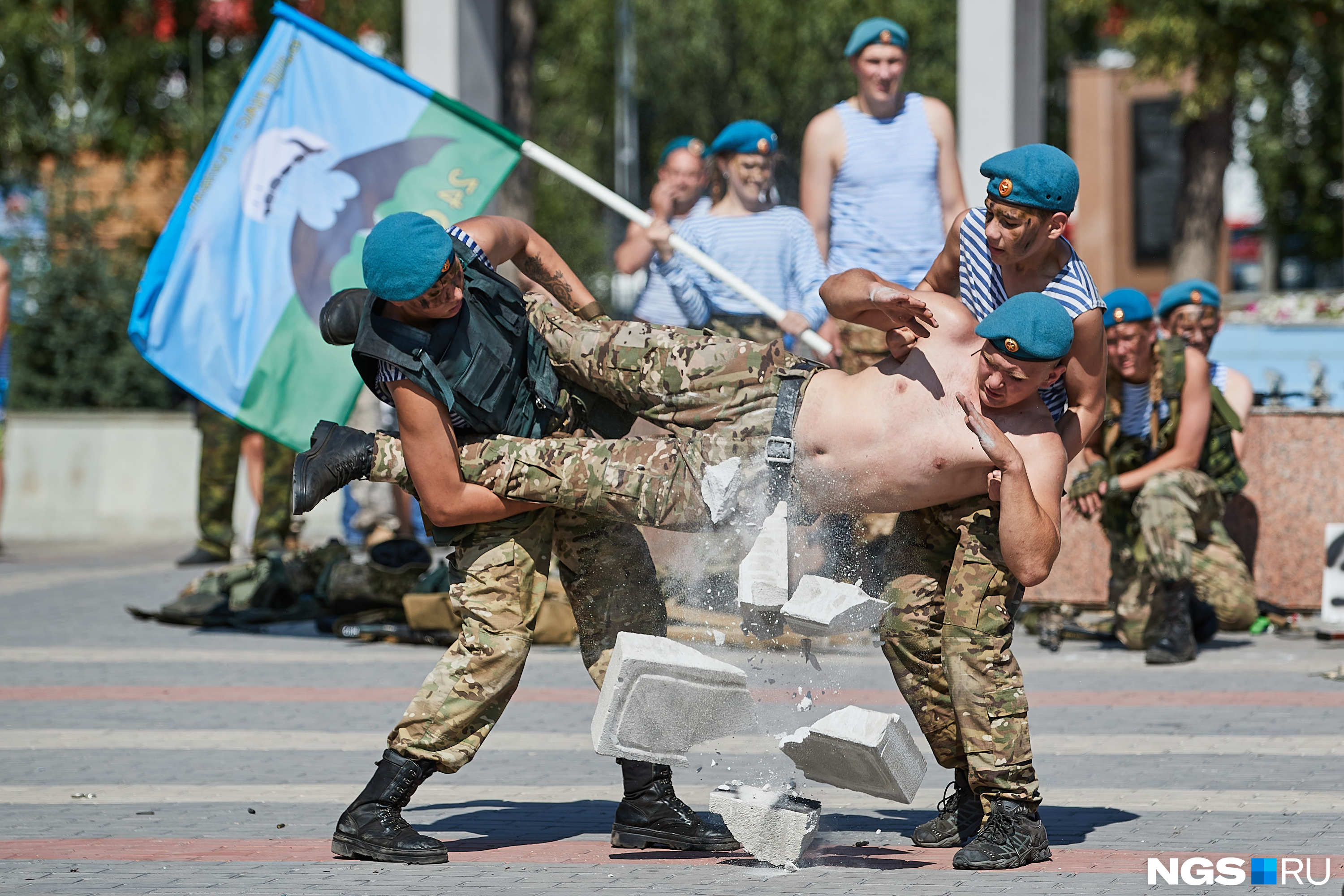 Как десантники отпраздновали День ВДВ в Бердске Новосибирской области - 2  августа 2023 - НГС