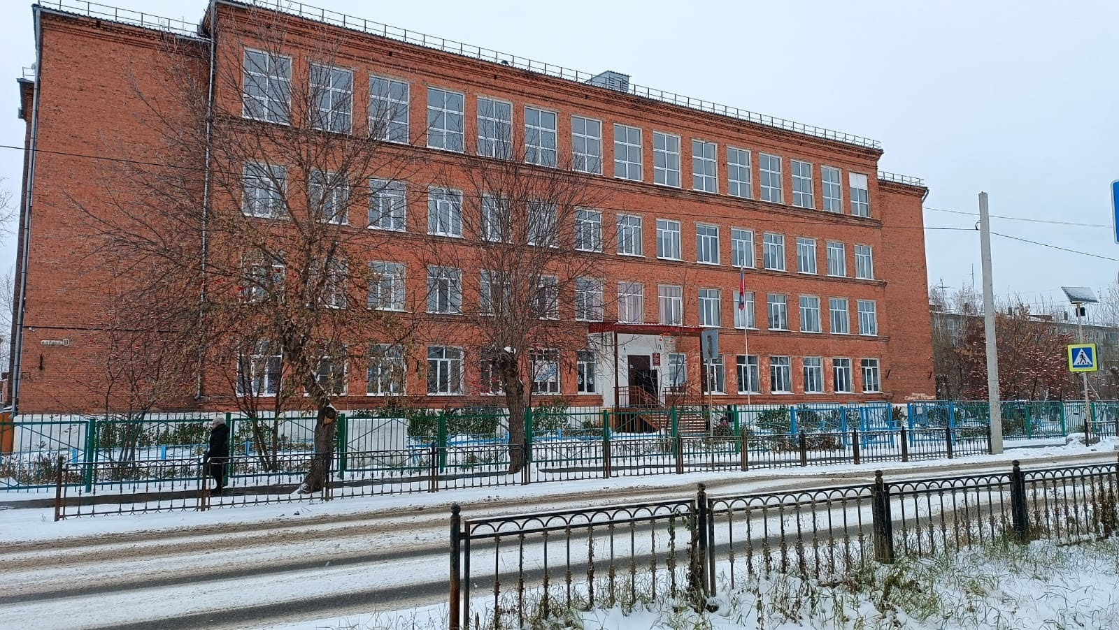 В Омске закрыли школу из-за угрозы обрушения