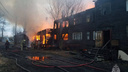 Ночью из горящего дома в Архангельске спасли четырех человек