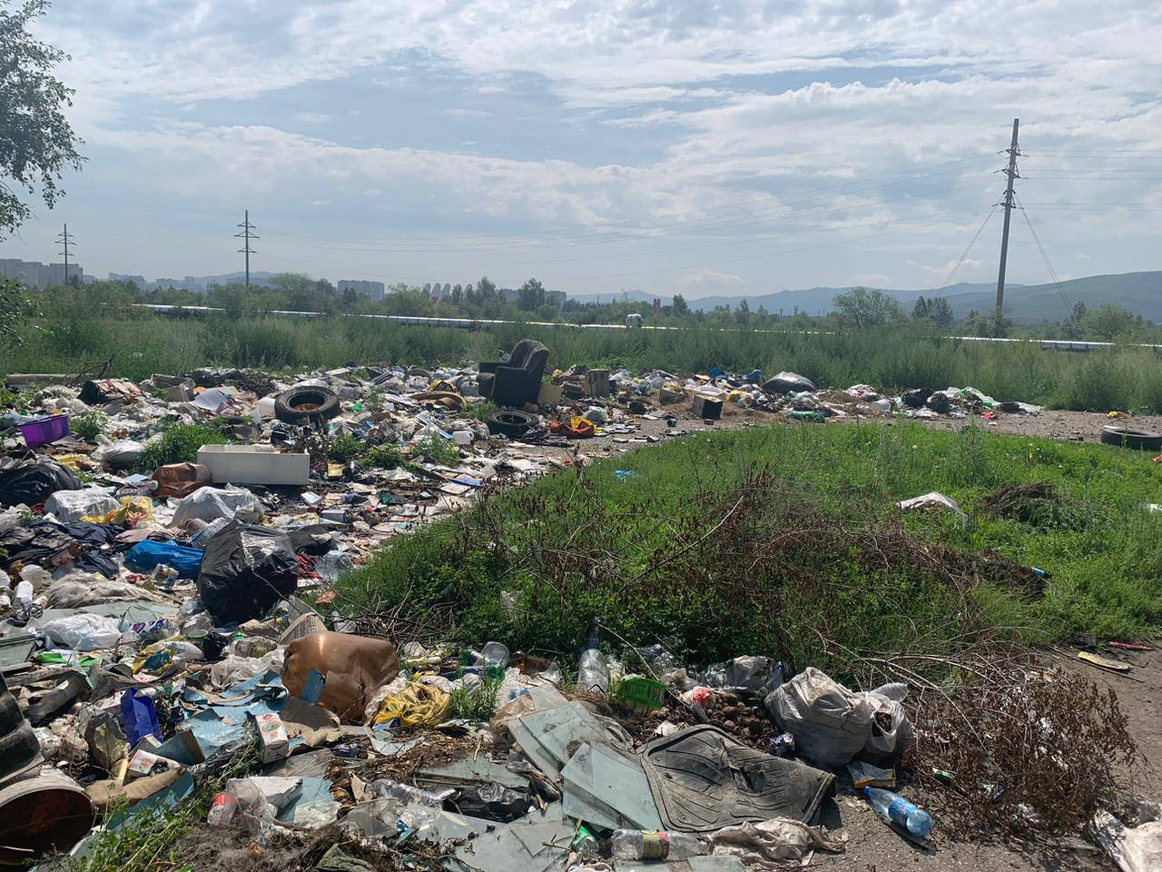 Жители Читы жалуются на возникшую свалку возле 35-й школы, где год не вывозят мусор