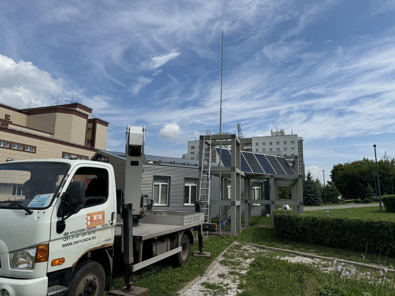 В Красноярске перед зданием СФУ установили новую метеостанцию, предсказывающую погоду