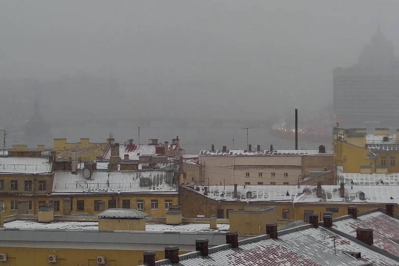 Продолжаем зимовать. Санкт-Петербург завалило снегом, а Выборг сковало ледяным дождем
