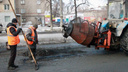 На дорогах Челябинска начали ямочный ремонт