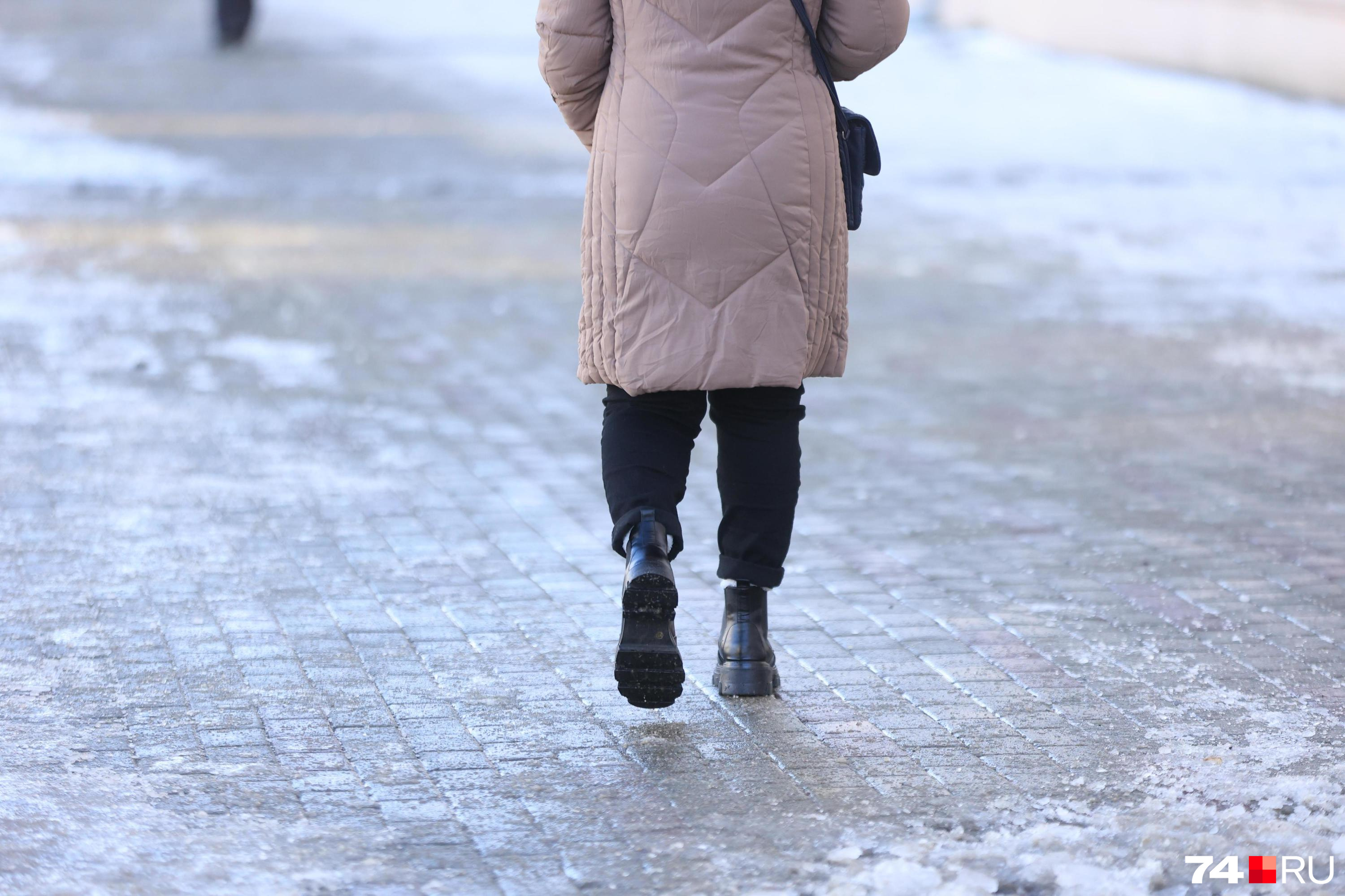 Пенсионерка отсудила у администрации Читы 70 тысяч рублей за падение на льду между жилыми домами