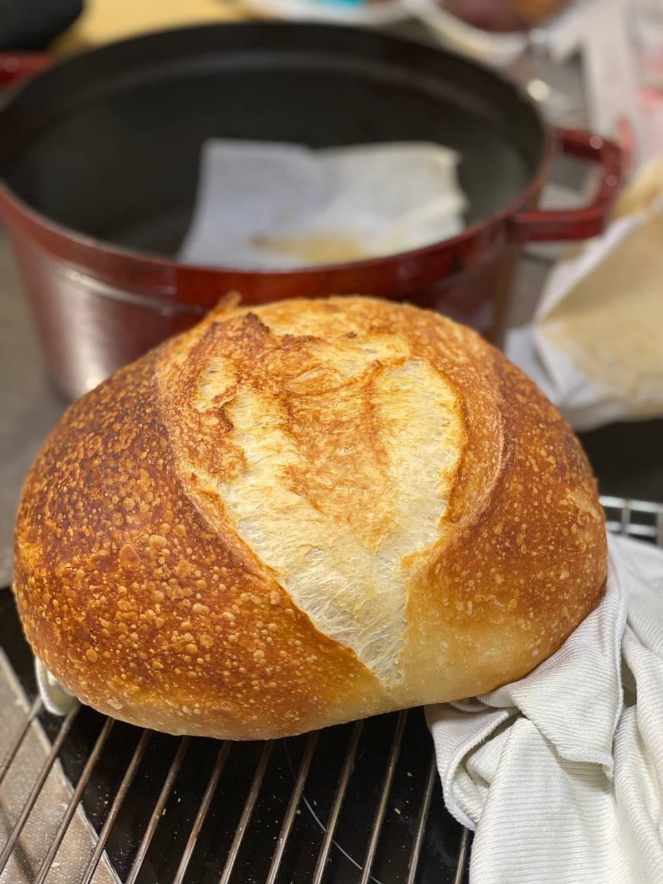 Инга сама печет хлеб