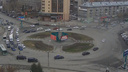 Кортеж с полицейскими машинами проехал по Новосибирску — в это время перекрыли часть площади Лунинцев