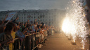 «А что нам снится? Что кончилась война!»: на День ВМФ в Северодвинске группа «СерьГа» выступила с огнем