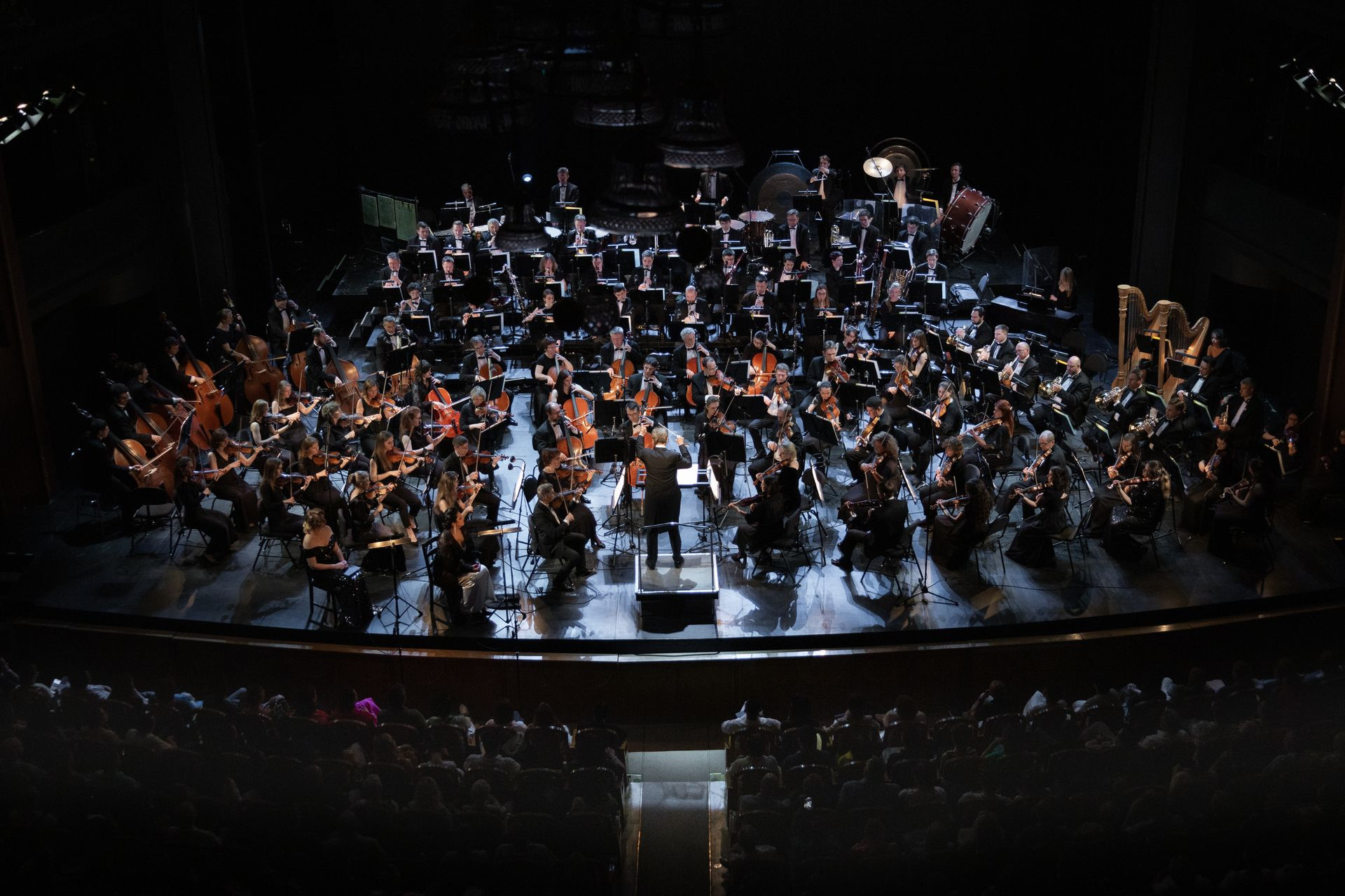 200 музыкантов «Новой оперы» и британский дирижер исполнят в Филармонии «Воскресение» Малера