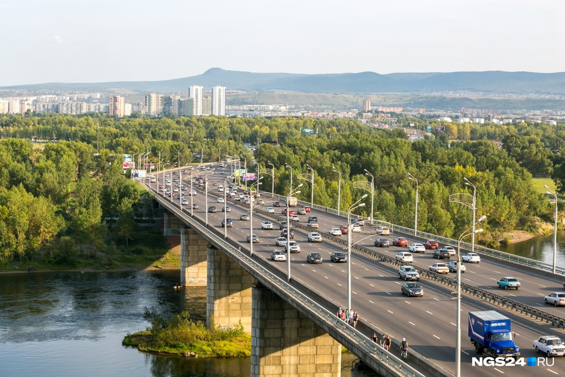 Октябрьском мост. Октябрьский мост Красноярск. Октябрьский МСТ Красноярск. Октябрьский мост Липецк. Октябрьский мост Чебоксары.