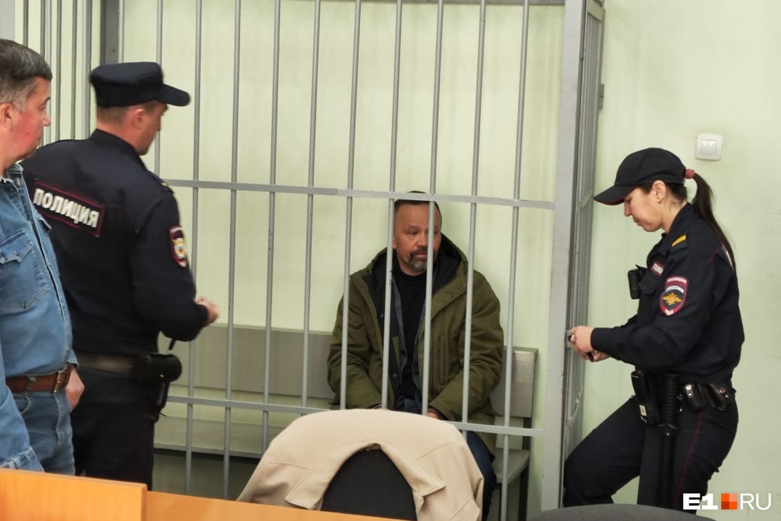 В Екатеринбурге суд отпустил на свободу обвиняемого из банды милиционеров-убийц