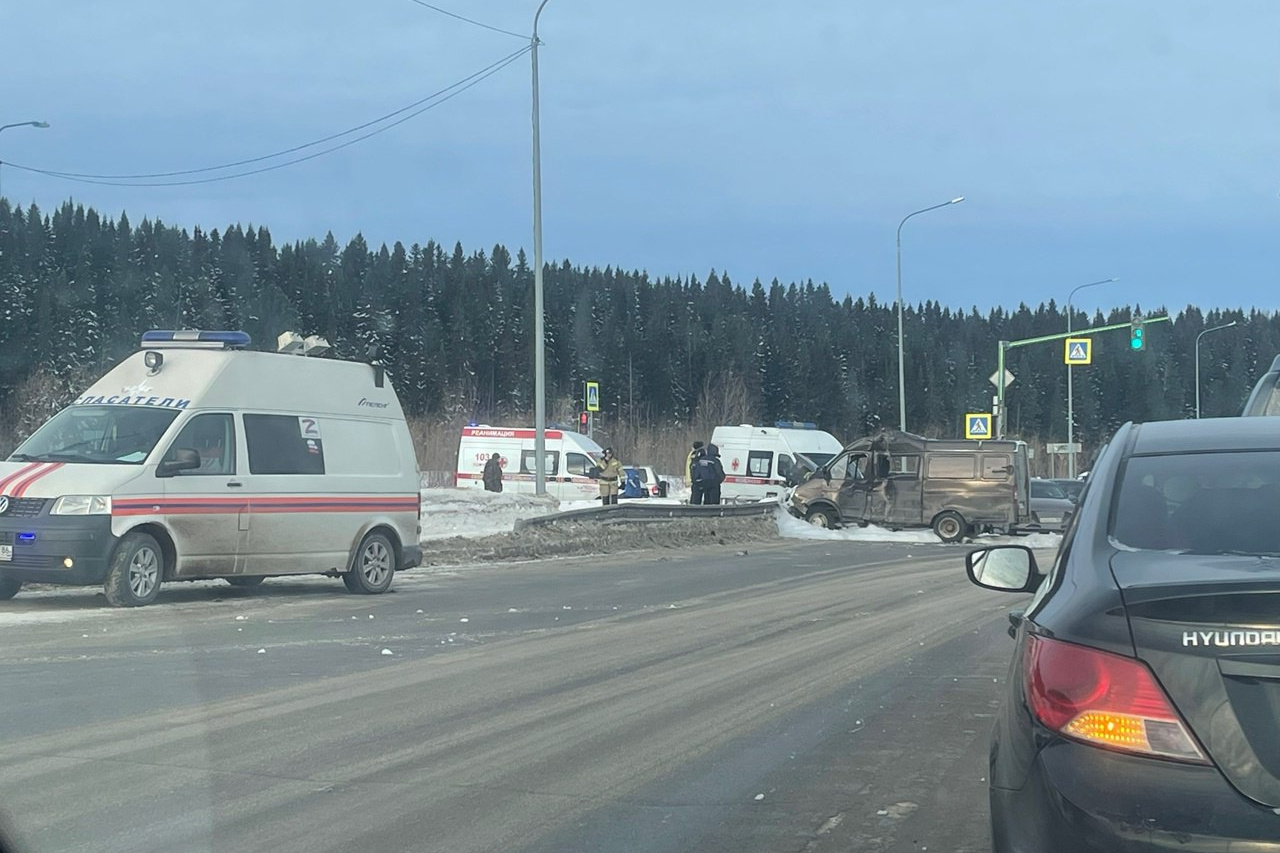 автобус под мостом глупости. авария на каменном мосту в воронеже. женщина за рулем автоприколы. мост глупости в санкт-петербурге. приколы про девушек за рулем.