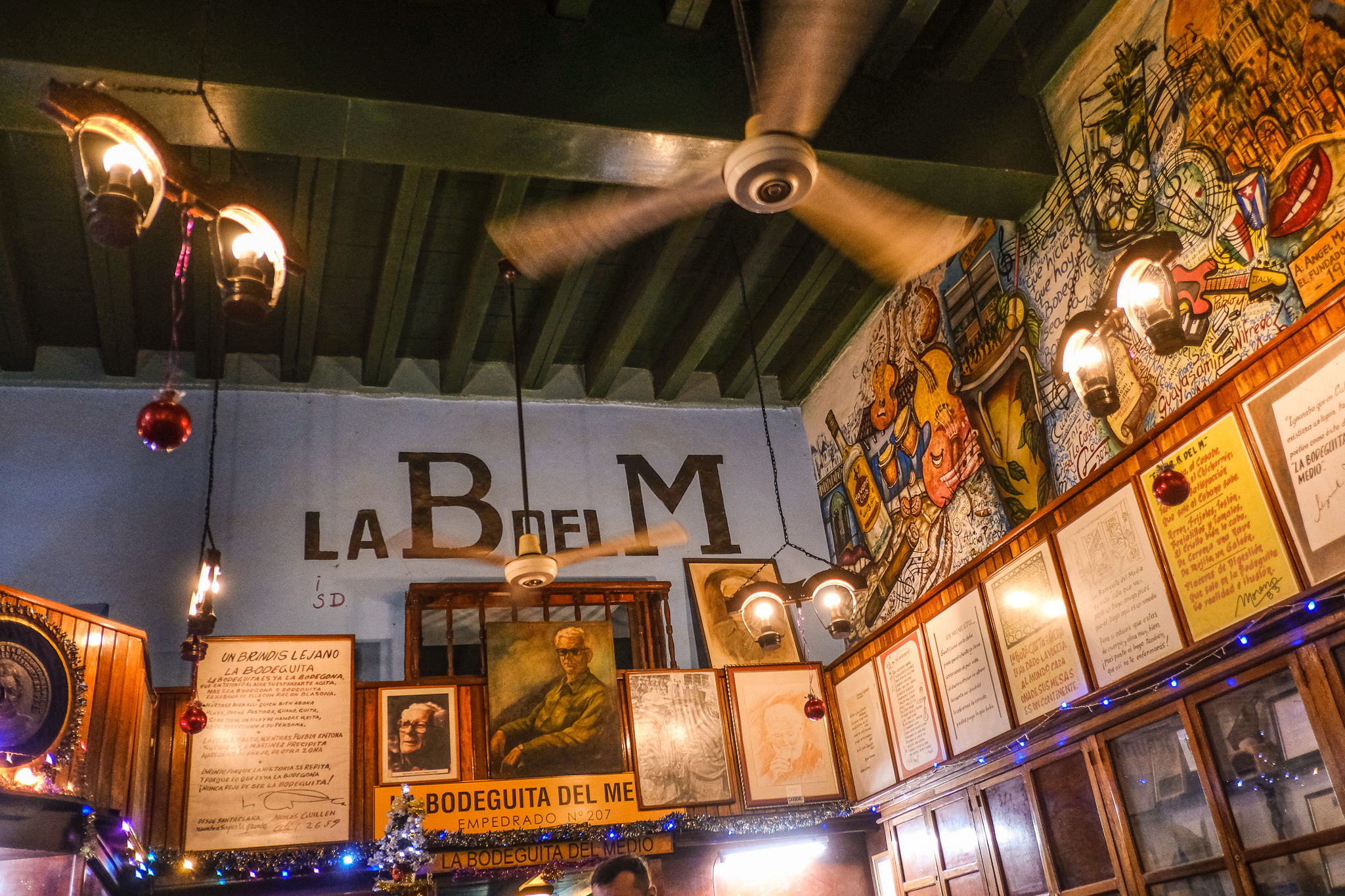 Знаменитый ресторан La Bodeguita del Medio, в котором регулярно бывал Эрнест Хемингуэй