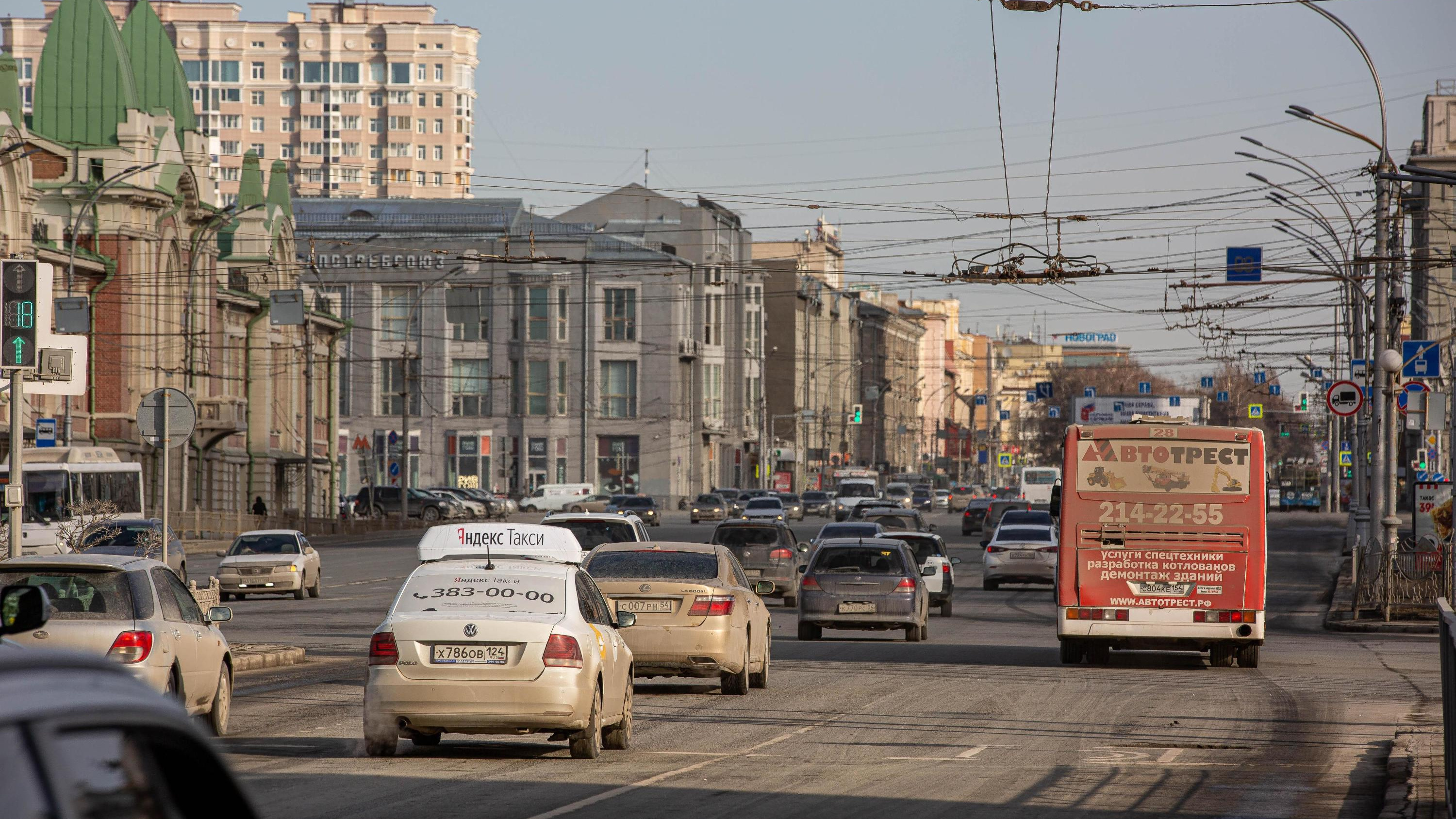 «Кондукторы исчезнут сами»: как новосибирский транспорт хотят перевести к бесконтактной оплате и что мешает городу