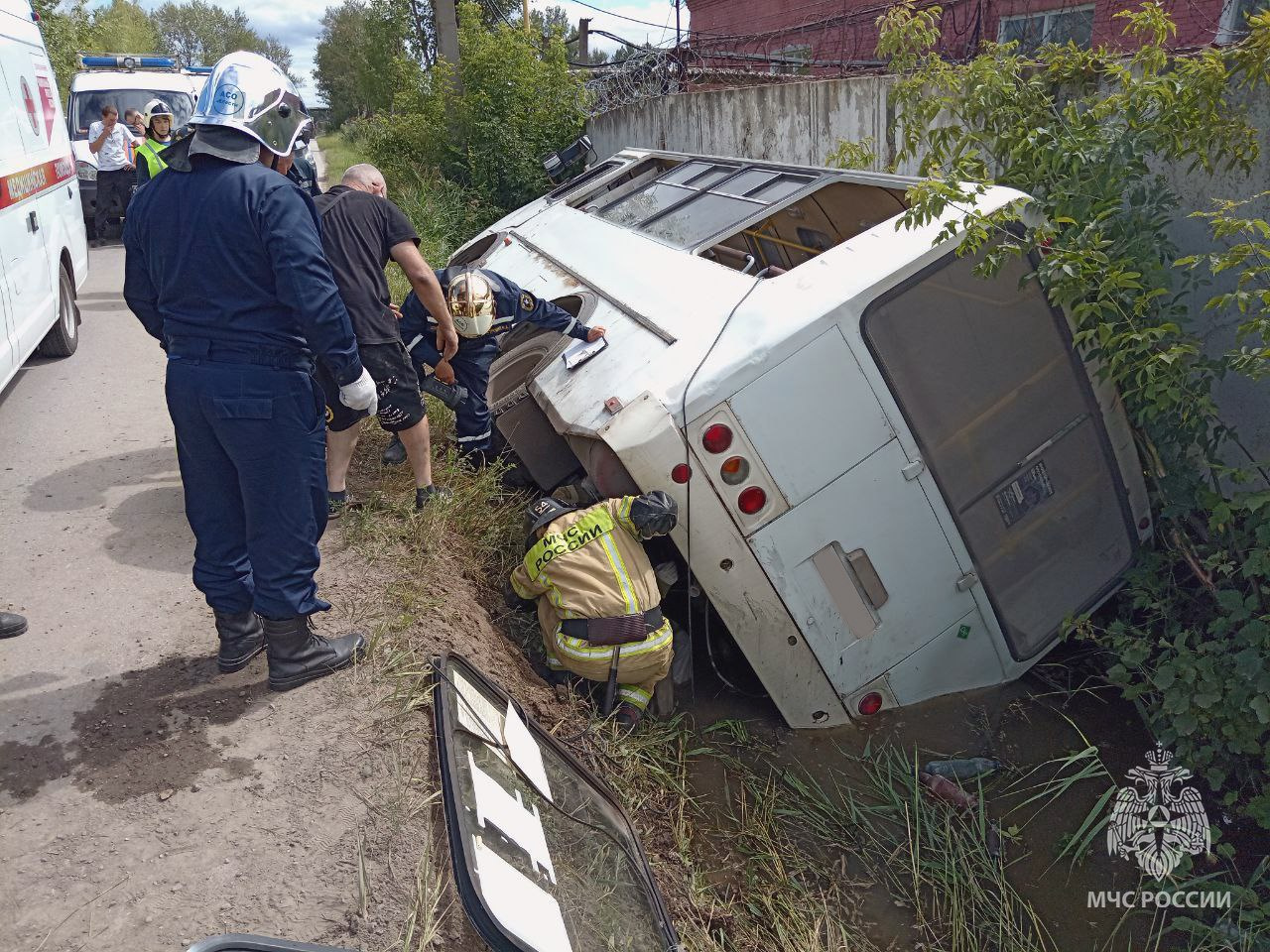 Больше 10 человек пострадали в аварии с пассажирским автобусом в Кстове
