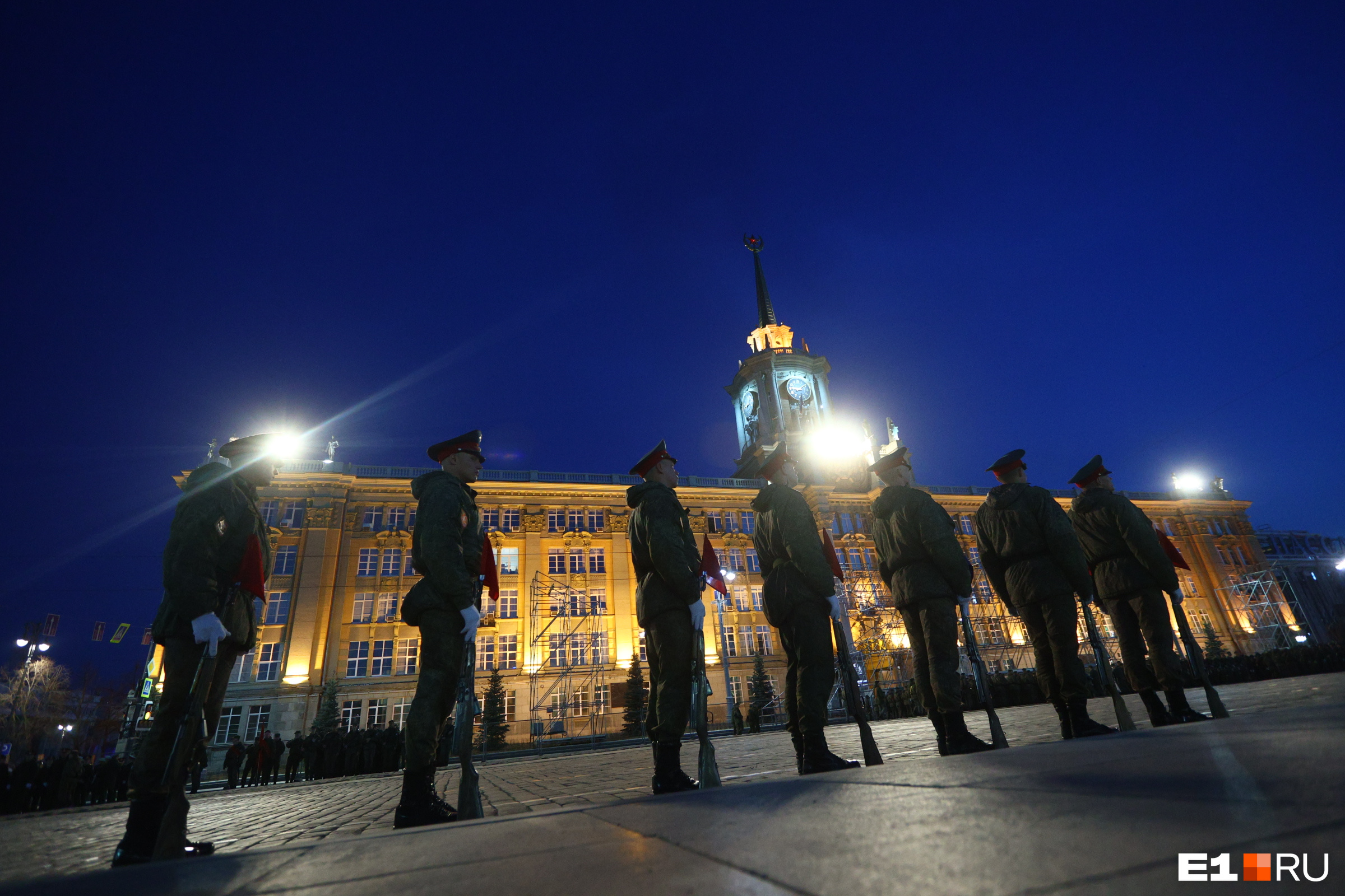 Ради военных в Екатеринбурге на всю ночь перекрыли центр