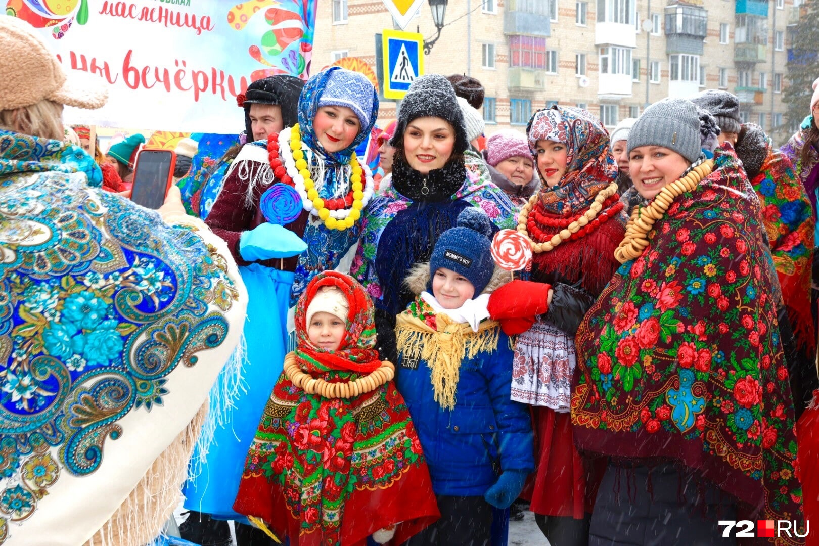 Праздник точно в Ялуторовске сегодня удался! Нам кажется, вышел отличный уличный маскарад Праздник точно в Ялуторовске сегодня удался! Нам кажется, вышел отличный уличный маскарад