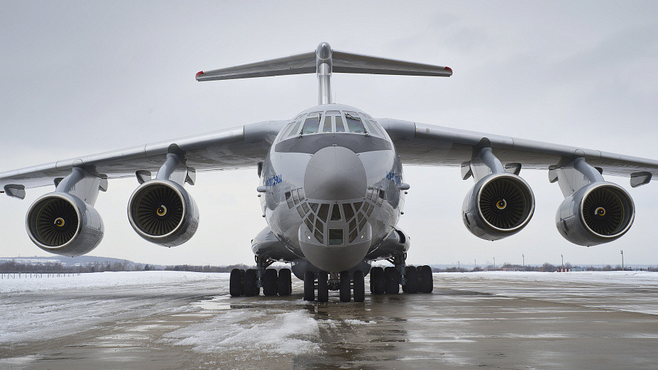 Нарисовались: два военных самолета пролетели через Башкирию и выписывают странные фигуры в небе