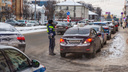 Ярославцы проигнорировали запрет парковки на центральной улице. И их начали штрафовать