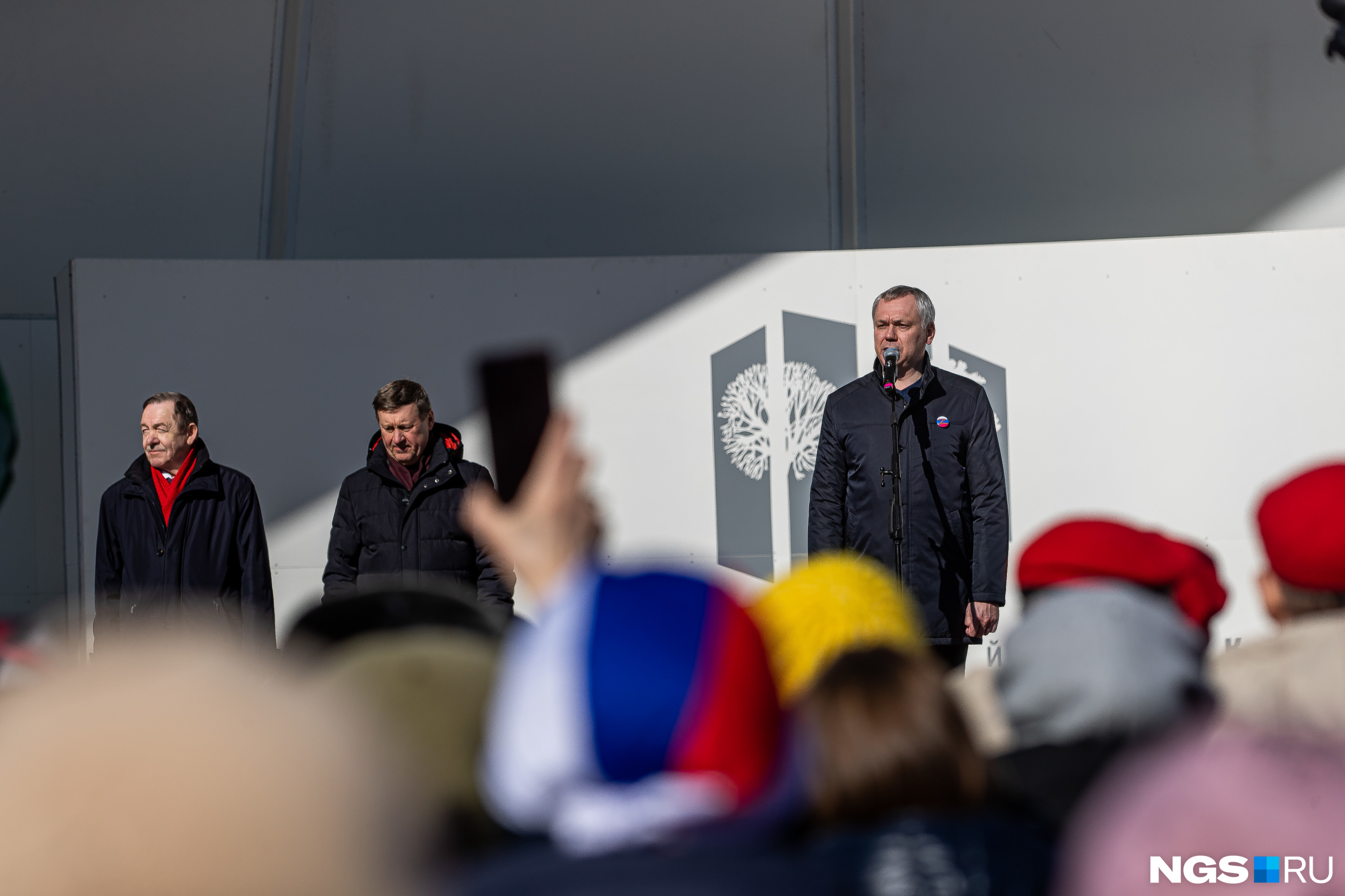 Перед горожанами выступили губернатор Андрей Травников и мэр Анатолий Локоть