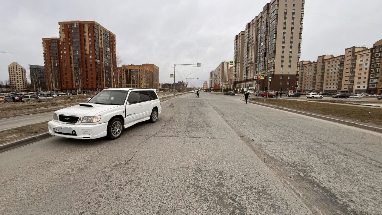 Сбил на переходе: в Новосибирске 15-летняя девочка попала под колеса Subaru