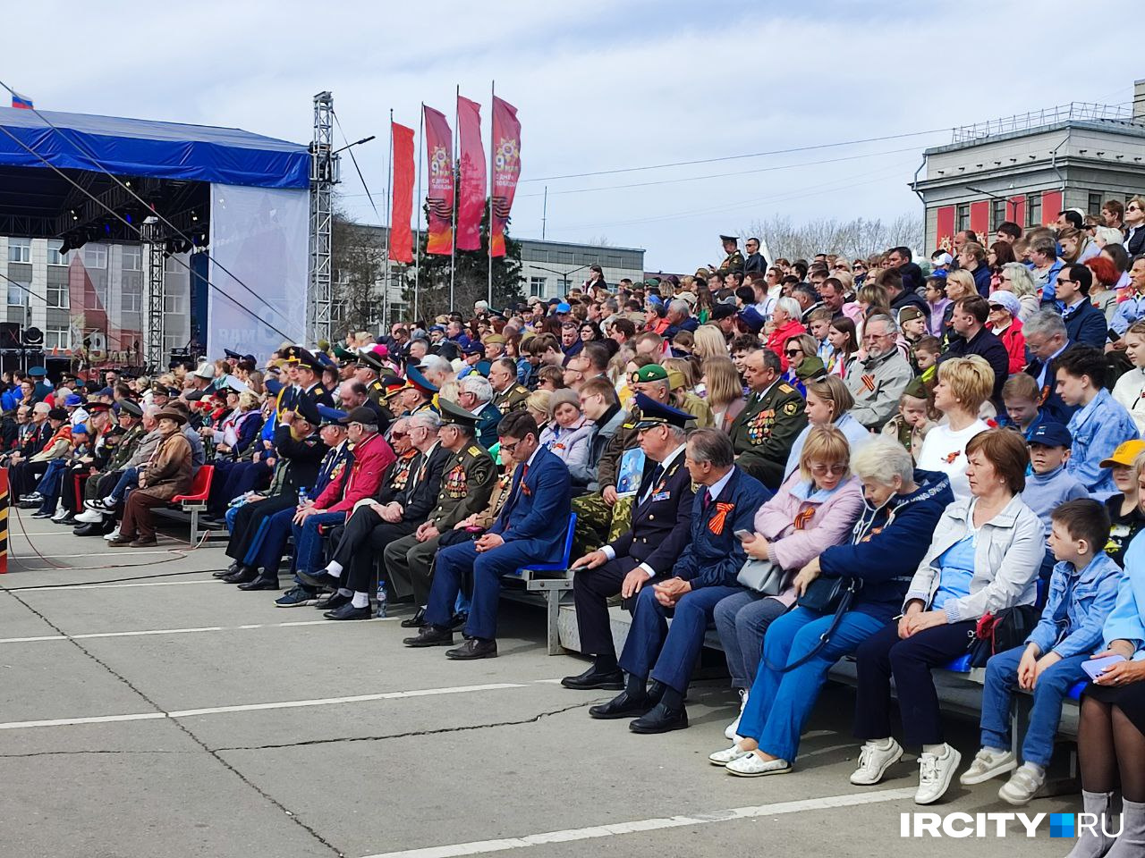 Трибуны во время шествия Трибуны во время шествия