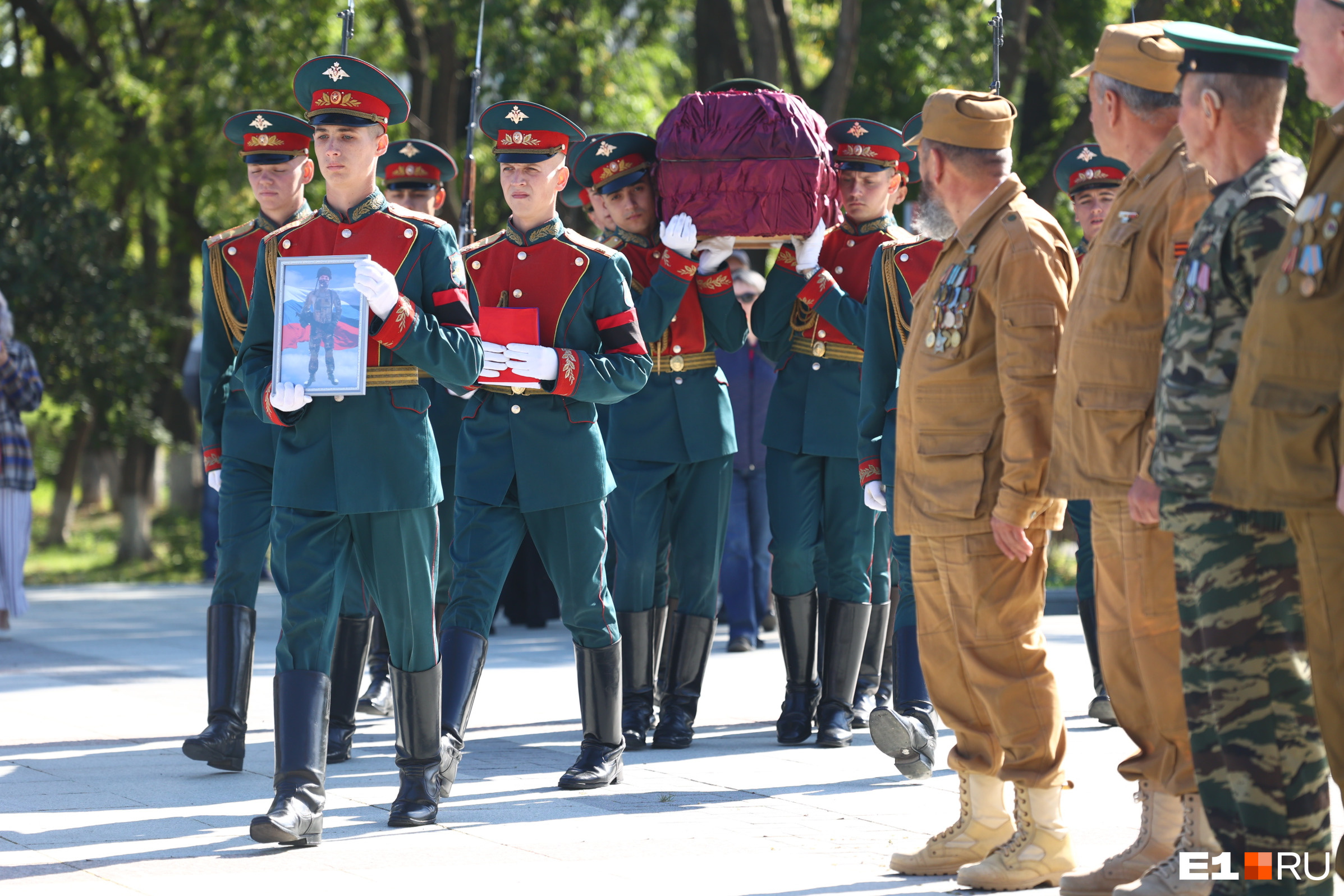 Парня, осужденного за убийство инвалида, в родном городе похоронили как  героя СВО - 28 августа 2023 - v1.ru