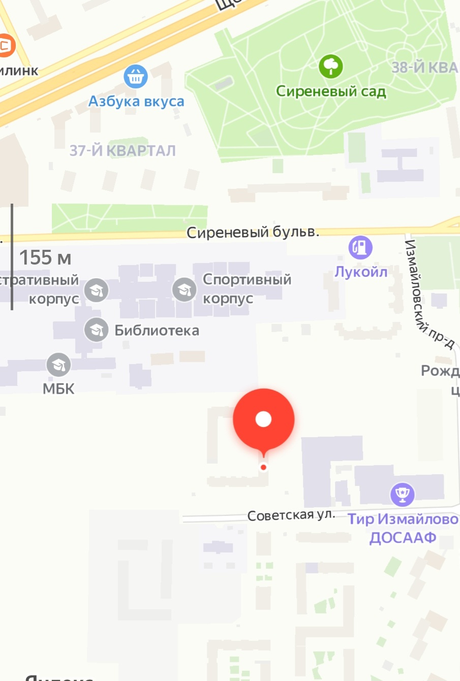 Форма дома действительно закрывает доступ солнечного света в некоторые квартиры