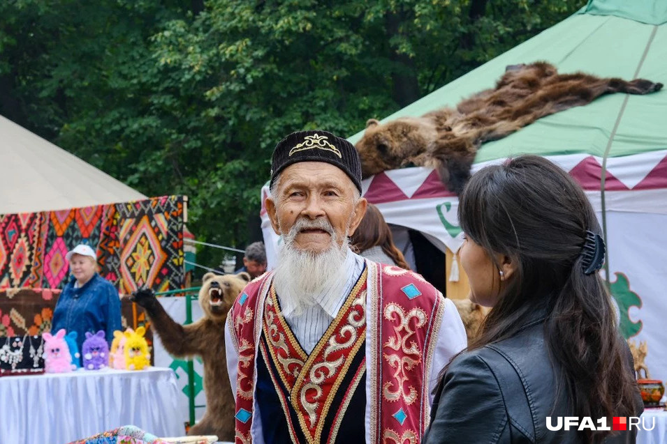 Для форума перекрыли улицу Заки Валиди