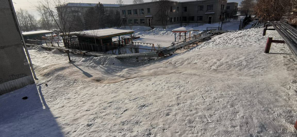 После гибели подростка в Зеленой Роще в Красноярском крае внезапно нашли 65 стихийных горок. Что с ними сделают?