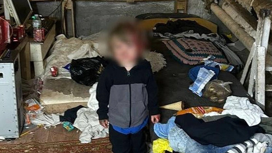 В петербургском подвале нашли трех мальчиков. Их мать живет в Самаре и не может забрать детей