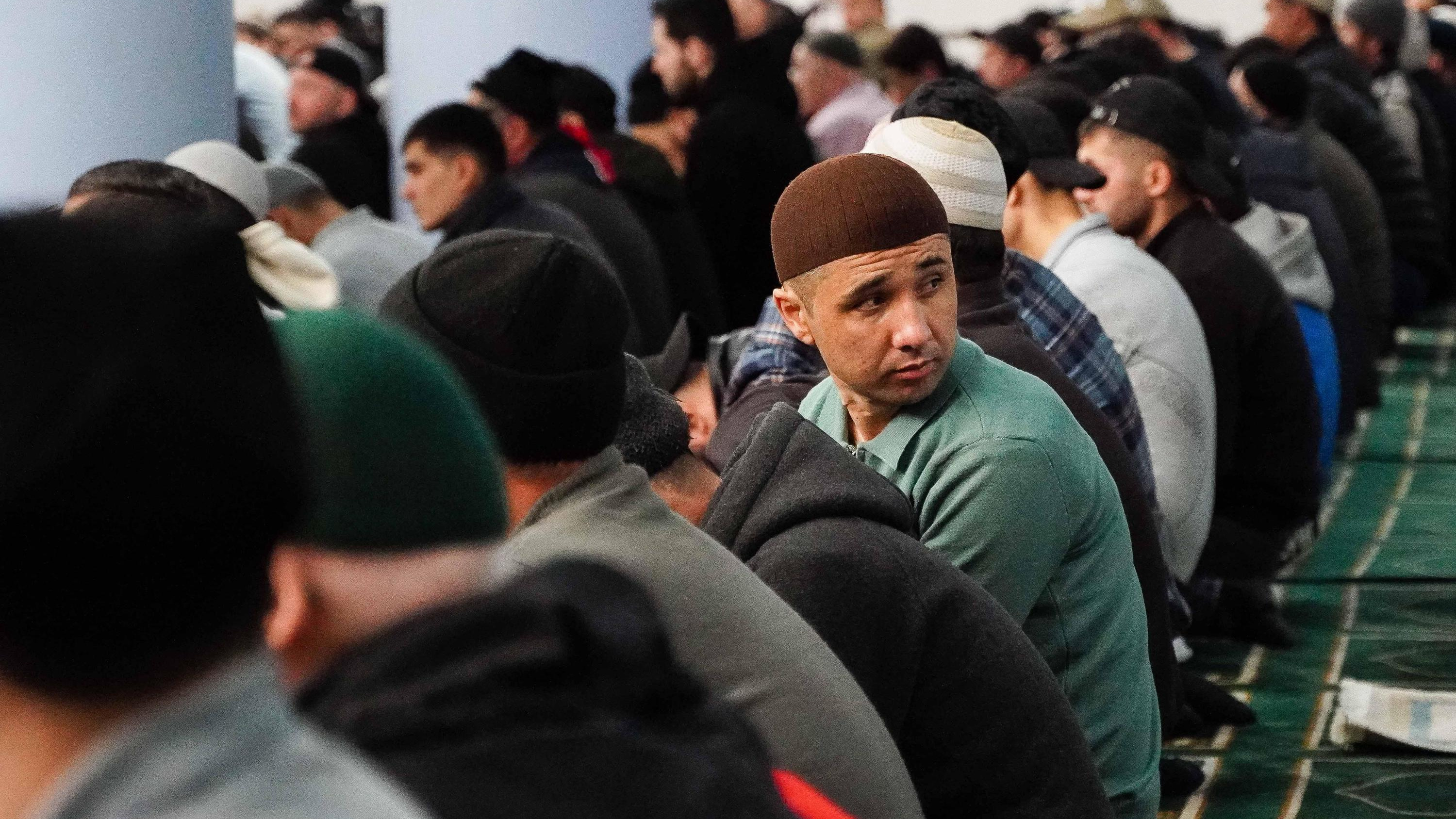 «Делают так от нужды»: полпред мусульман в ДФО — об открытии молельного зала в жилом доме во Владивостоке