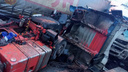 «Так влетел, что кабину снесло»: в Ярославской области в ДТП с фурами пострадал водитель
