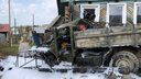 Груженный газовыми баллонами «Урал» вылетел с дороги, снес опору ЛЭП и врезался в дом на Южном Урале