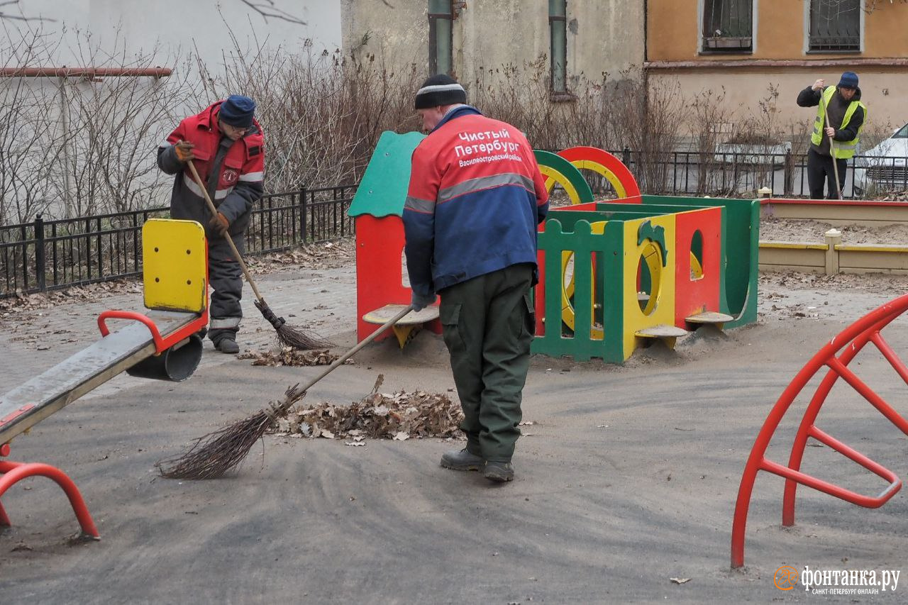 Весенняя уборка скрипит на зубах. Как моют Петербург после зимы |  26.03.2024 | Санкт-Петербург - БезФормата